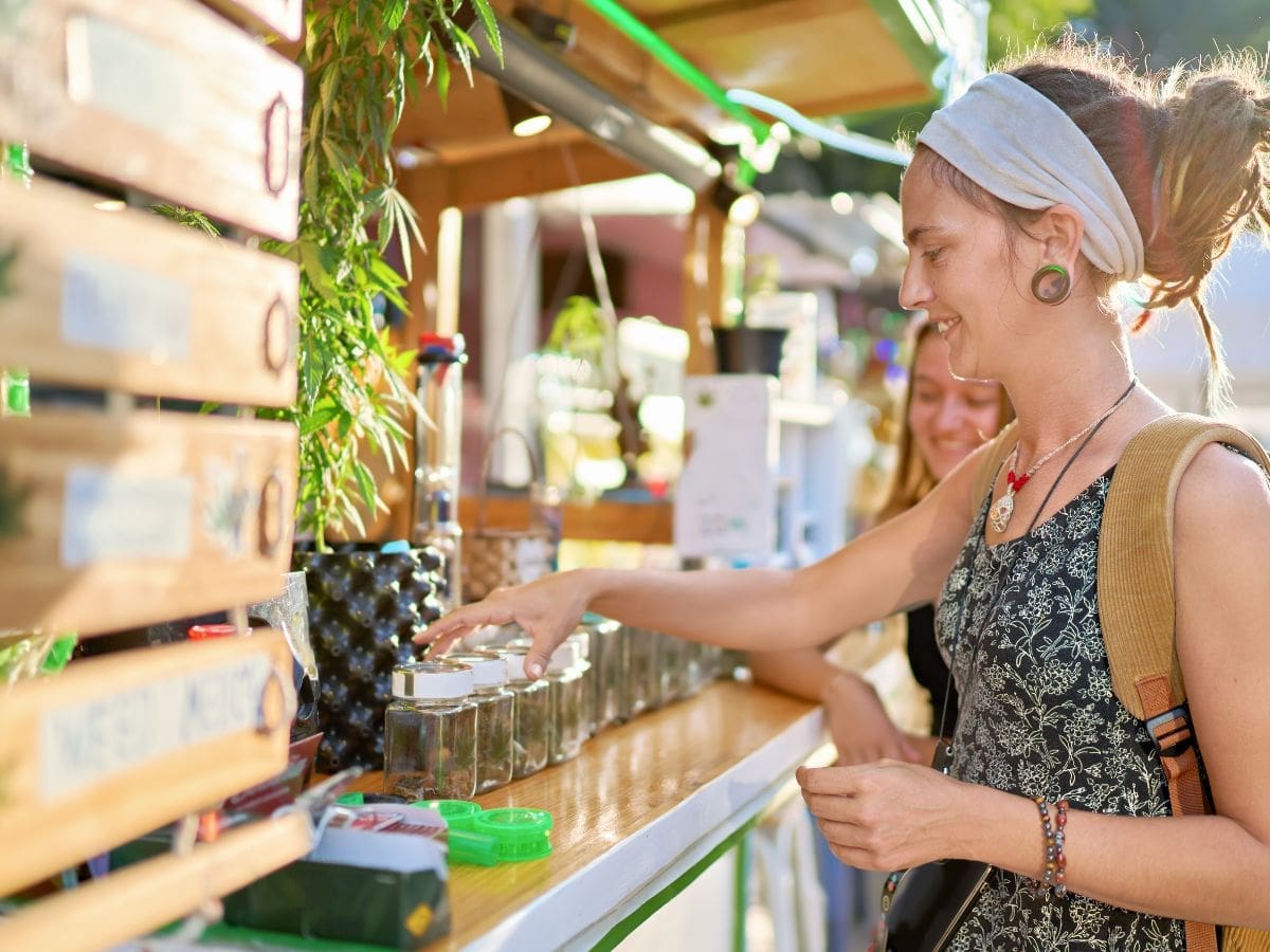 How label makers help cannabis dispensaries